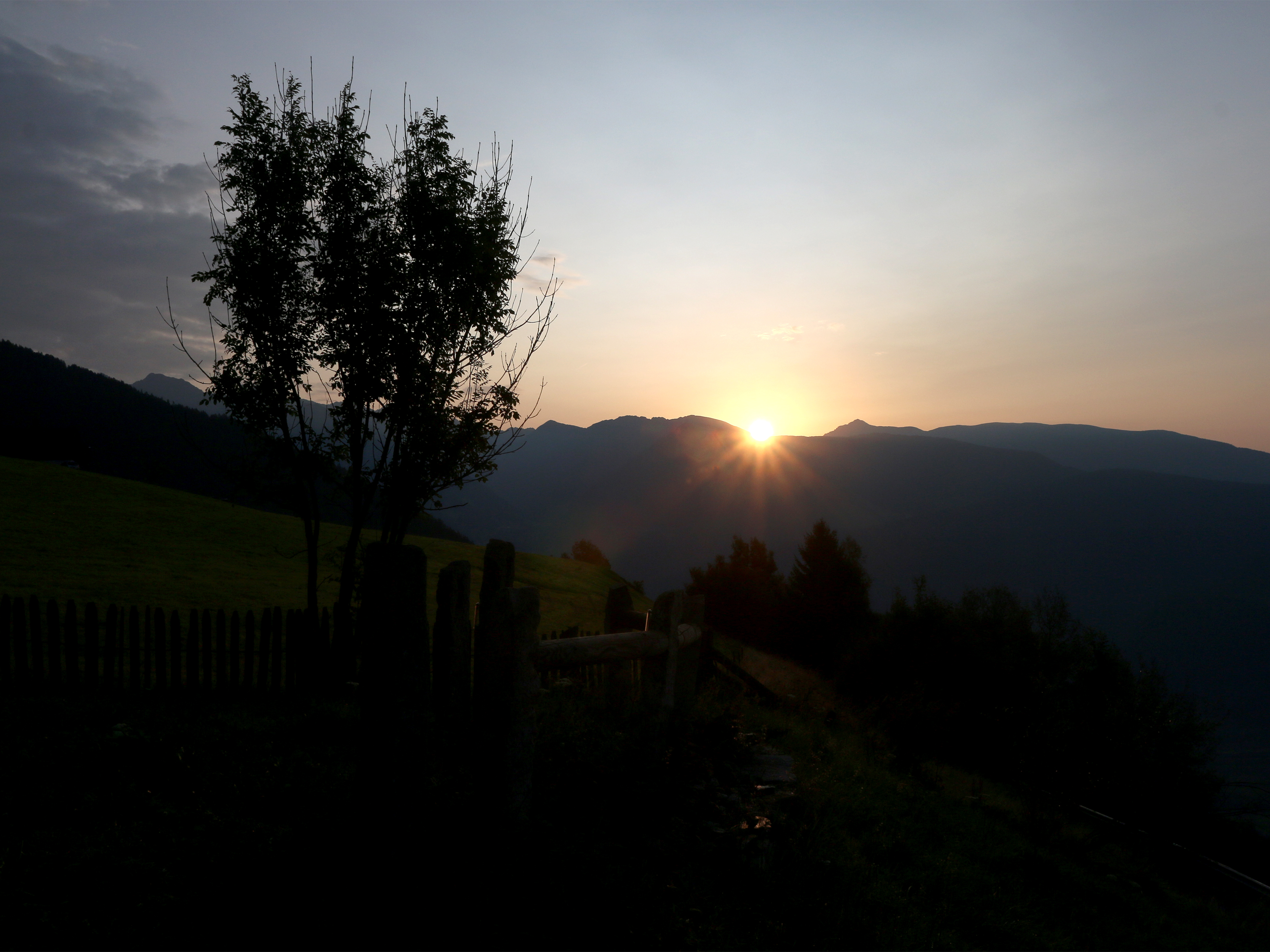 Sonnenaufgang am "Kofl" oberhalb von Pfalzen