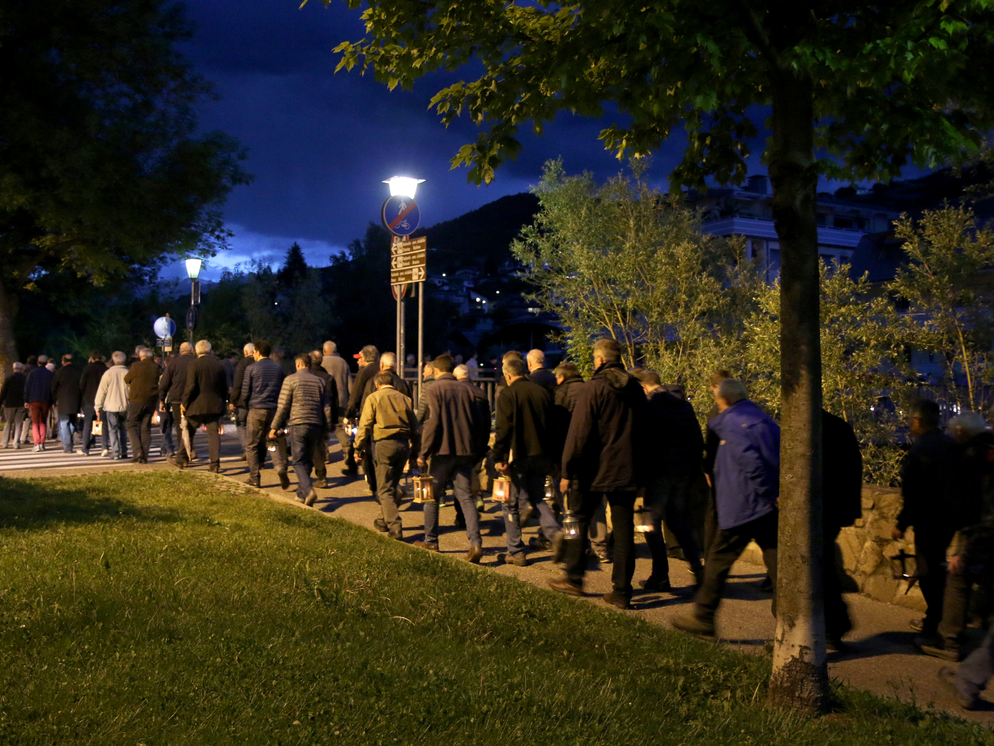 Auf dem Weg - Lichterzug